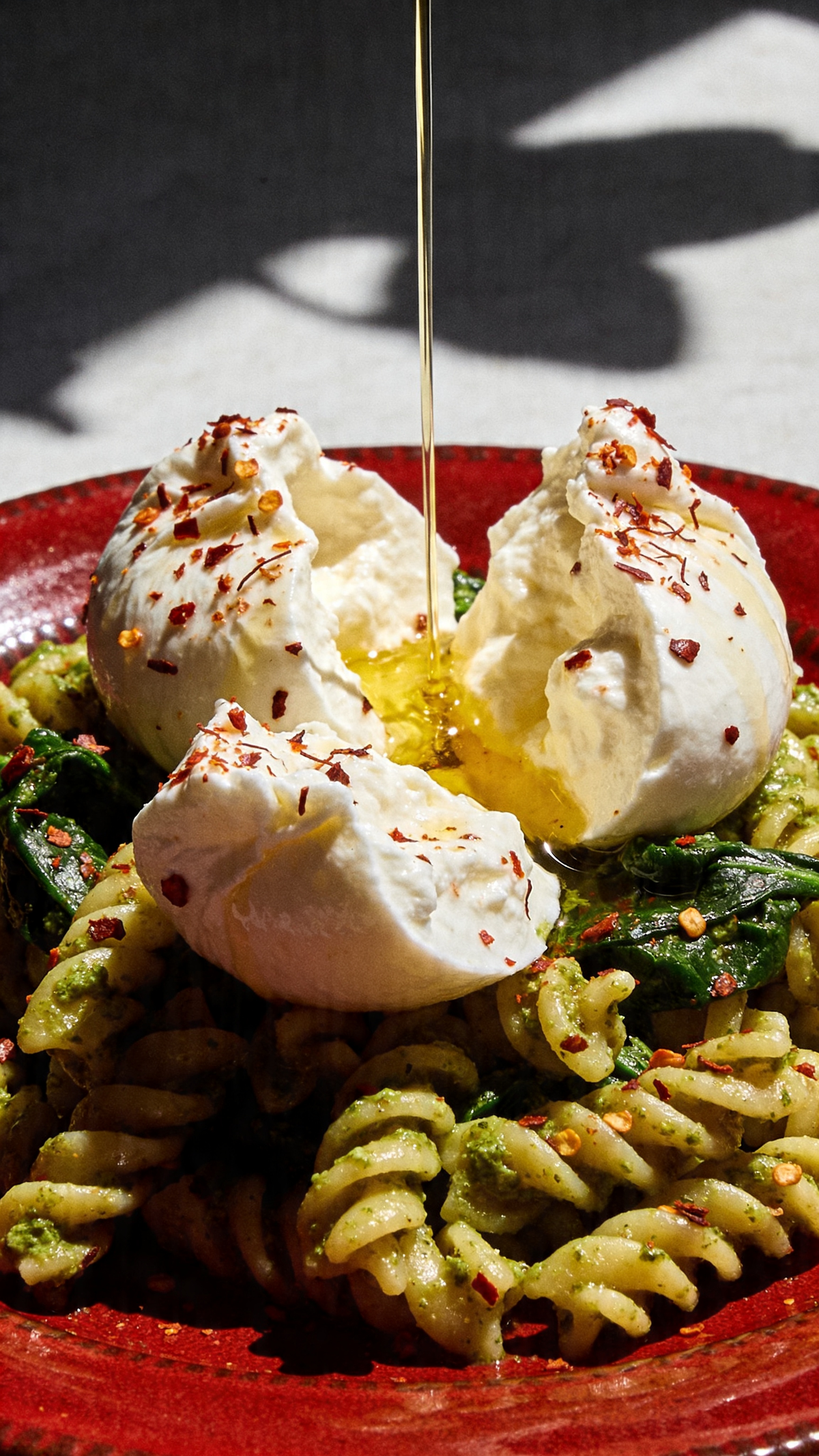 One-pot pasta with spinach and burrata