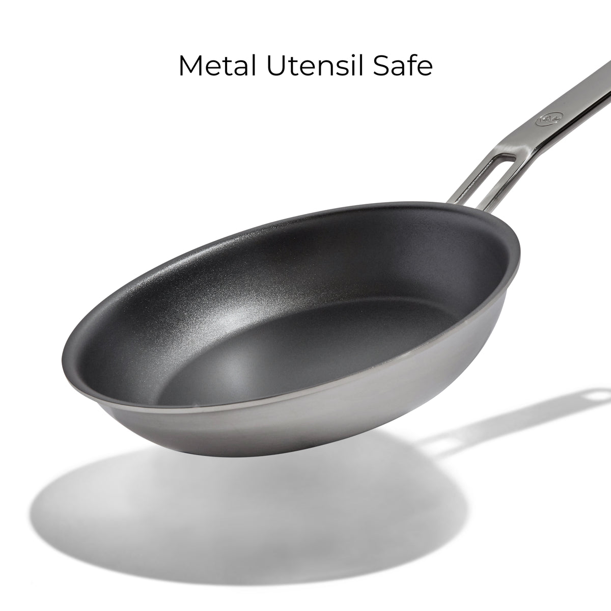 Everpan frying pan, safe to use with metal utensils [en]